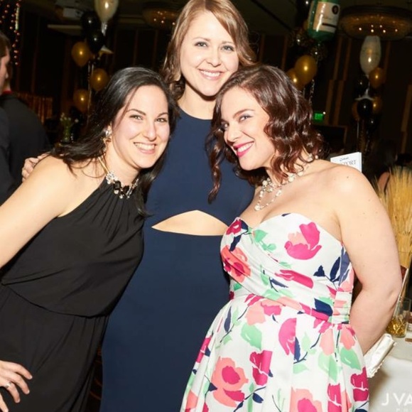 Meet your Posher, Allix - Picture 2 of 6